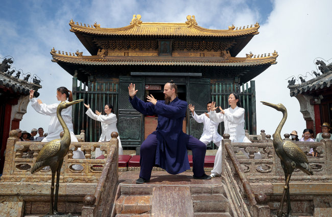 Američki mladić trener Kung fu-a u Hubeiju