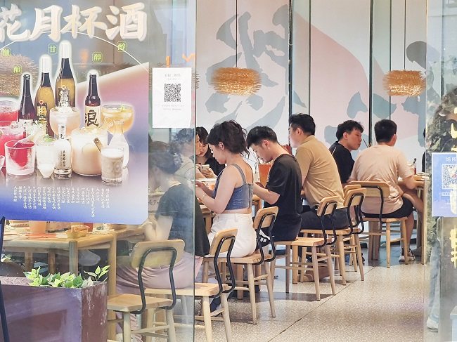 Ponovo otvoreni restorani u Šangaju