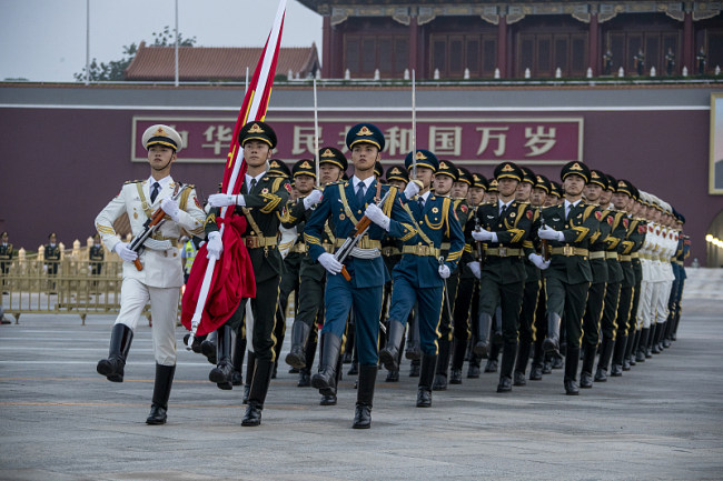 Ceremonija podizanja zastave povodom Dana osnivanja Kineske narodnooslobodilačke armije