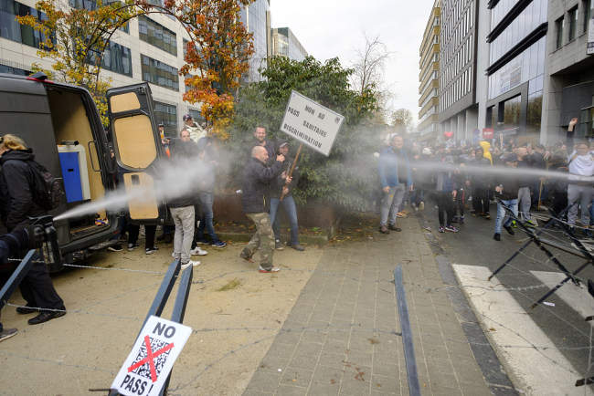 У Брюсселі пройшла акція протесту проти антикоронавірусних обмежень