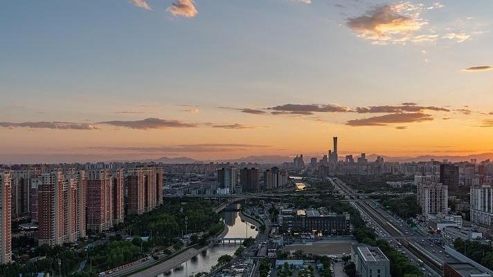 Beijing Bermandikan Cahaya Keemasan pada Kala Senja