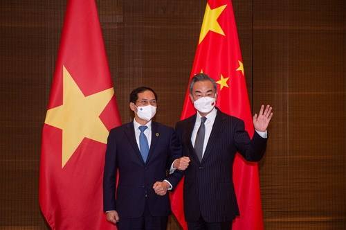 گفتگوی وزیران خارجه چین و ویتناما