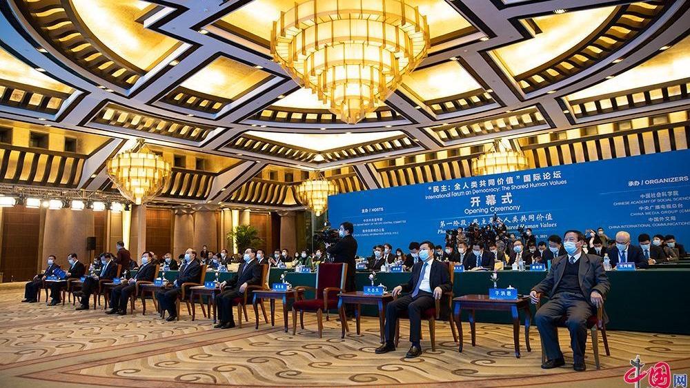 افتتاح مجمع بین‌المللی «دموکراسی، ارزش مشترک بشریت» در پکنا