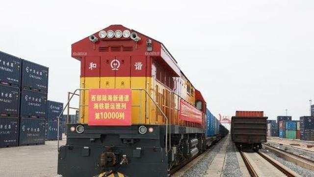 Тэнгис эх газрын нэгдсэн тээврээр 14 мянган галт тэрэг аяллаа