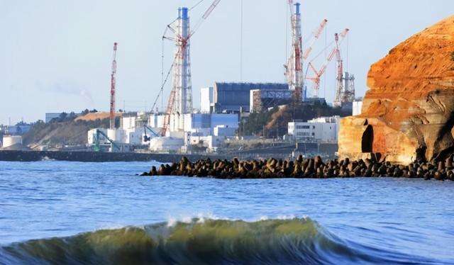 Япон бохир усаа далайд цутгаж байна
