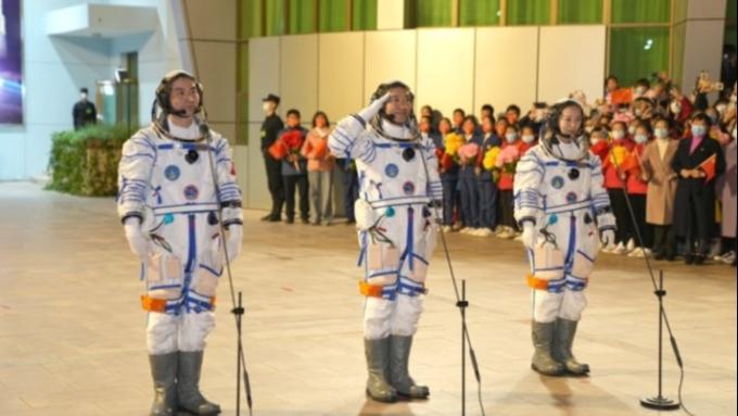نگاهی به 100 روز زندگی فضاییِ هیجان‌انگیز خانم «وانگ» فضانورد مشهور چینا