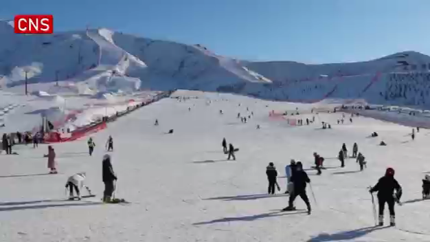 ساکنان شین جیانگ همگام با المپیک زمستانی از ورزش‌های برفی لذت بردند + ویدئوا
