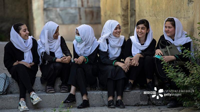 Za a ci gaba da rufe makarantun midil da na sakandare na ‘yan mata na Afghanistan.