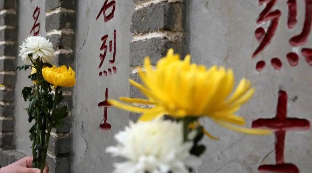 یادبود شهیدان انقلابی به مناسبت روز چینگ مینگ در سراسر چینا