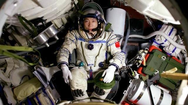 चीनको “शन चौ-५”मानवसहितको अन्तरिक्ष यान
