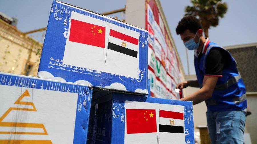 کمک شرکت‌های چینی به خانواده‌های نیازمند مصری در ماه مبارک رمضان + تصاویرا