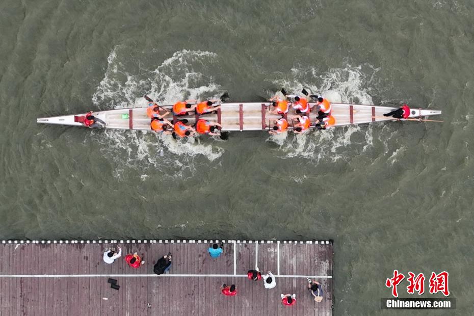 Perlumbaan Perahu Naga Sambut Pesta Ketupat