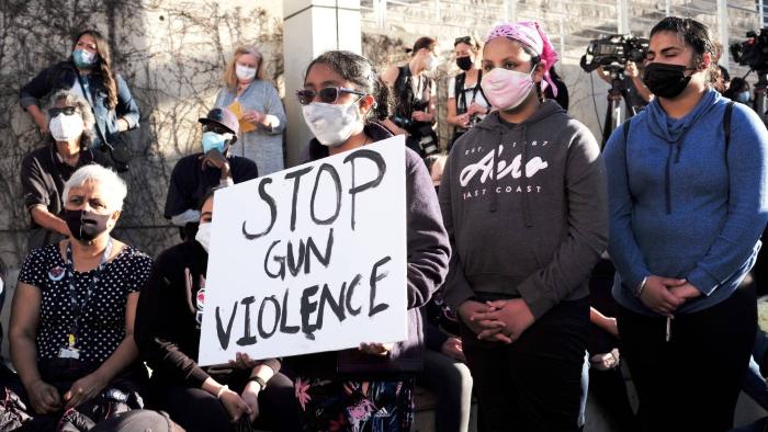 خشونت با اسلحه مشکل اصلی بیش از 40 درصد از آمریکایی‌ها استا