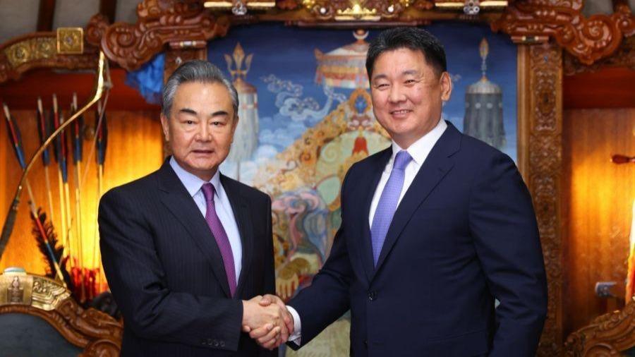 Ван И Монгол улсын Ерөнхийлөгч У.Хүрэлсүхэд бараалхав