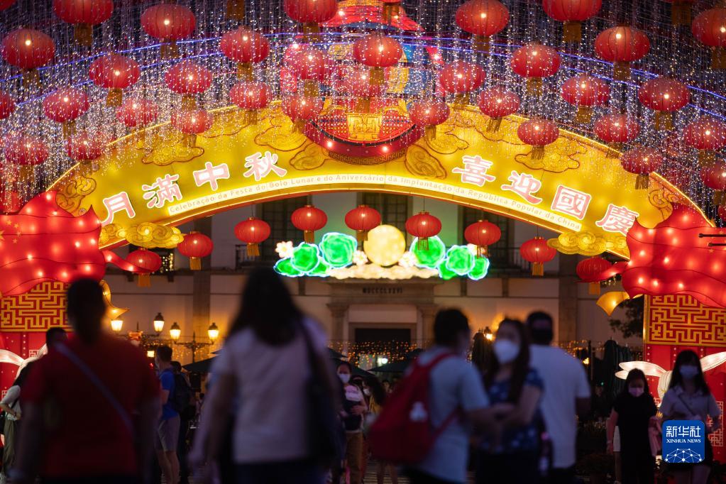 Suasana Meriah Sambutan Pesta Kuih Bulan di Macau