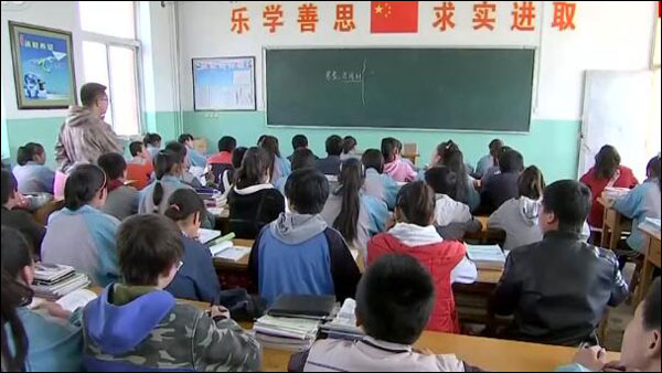 การศึกษาในจีนประสบผลสำเร็จใหม่ นักเรียนยากจนได้รับทุนช่วยเหลือทั่วถึง