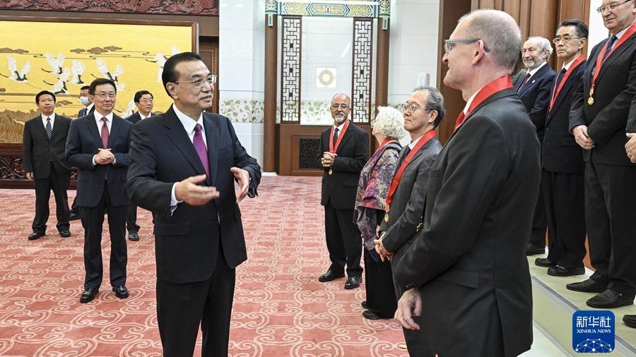 ملاقات نخست وزیر چین با کارشناسان خارجی برنده جایزه دوستی دولت چین سال 2022ا