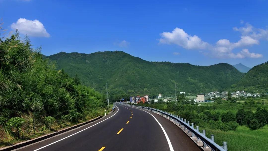 جاده‌‌های روستایی چین ظرف 10 سال بیش از 900 هزار کیلومتر افزایش یافته‌استا