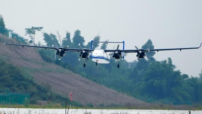 اولین پهپاد بزرگ چهار موتوره چین در نمایشگاه هوایی به پرواز در آمدا
