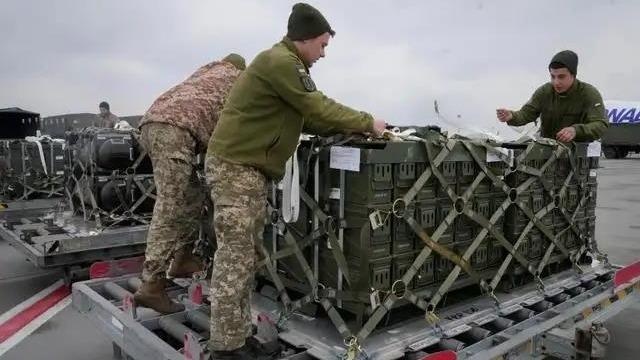 Украинд дахин 400 сая ам долларын цэргийн тусламж үзүүлэхээ мэдэгдэв