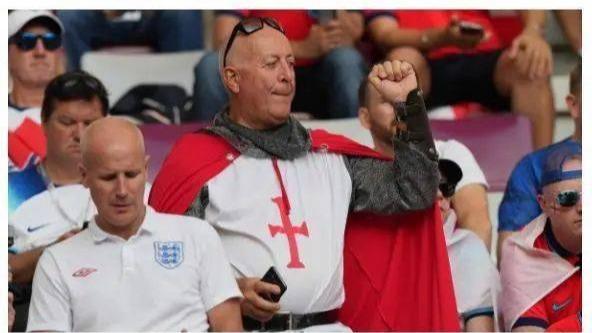 فیفا ورود طرفداران تیم انگلیس با شمايل جنگجویان صلیبی به استادیوم‌ها را ممنوع کردا