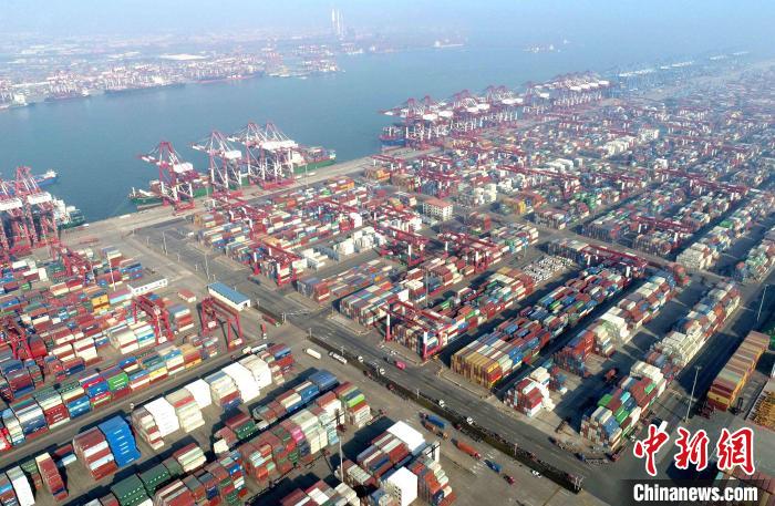Pelabuhan Qingdao Sibuk