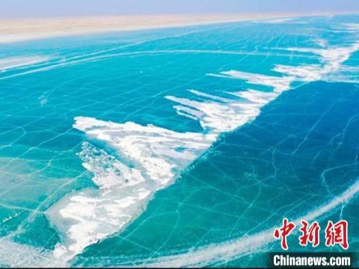 圧巻！中国最大の内陸淡水湖に巨大な「氷上レリーフ」が出現