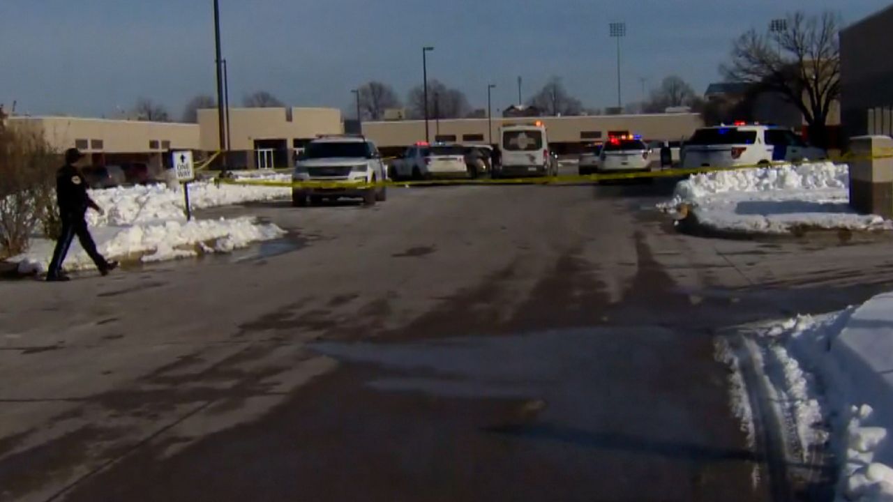 کشته شدن 2 دانش آموز بر اثر تیراندازی در یک مدرسه‌ در آمریکاا