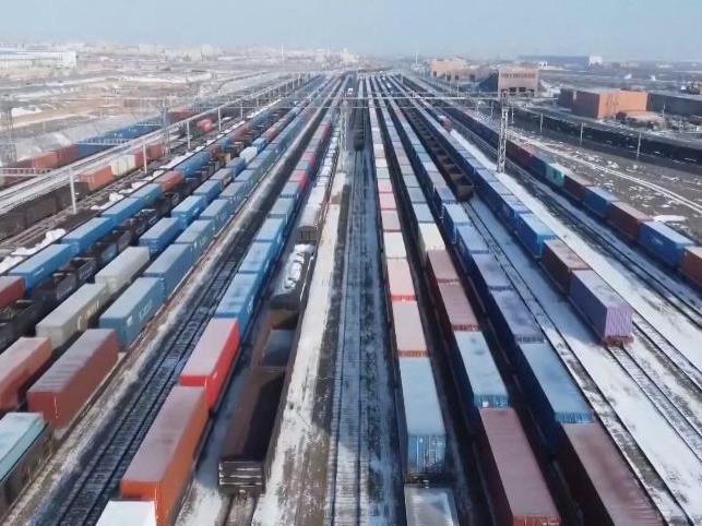 新疆発の中国-欧州間の貨物列車 １カ月で990本に