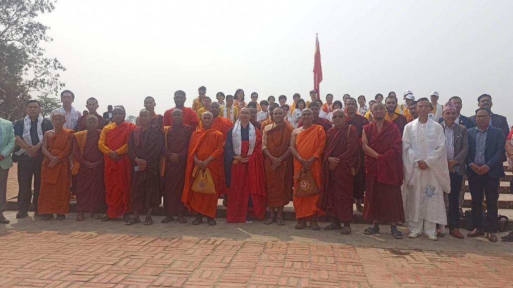 चिनियाँ धर्मगुरु सहितको टोलीद्वारा लुम्बिनी भ्रमण