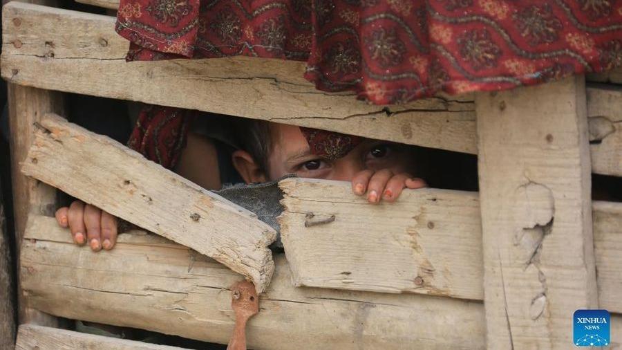 تصاویری از کودکان افغان در یک کمپ آوارگان داخلی در کابلا