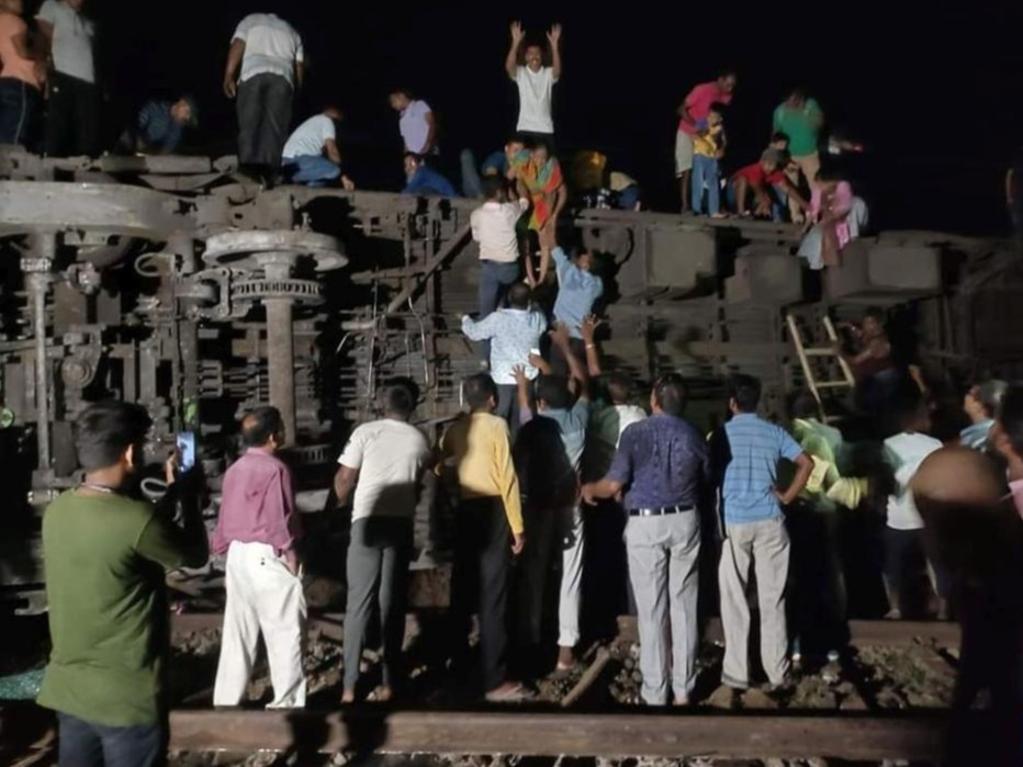 Kereta Api Berlanggar di India, 238 Maut