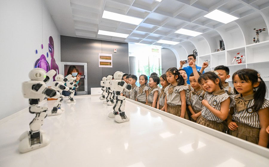 بچه‌ها در روز جهانی کودک به موزه علم و فناوری «تیانجین» رفتند+تصاویرا
