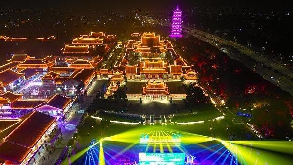 Kunshan, Jiangsu: Festiwal Latarni z okazji Święta Środka Jesieni na obu brzegach Cieśniny Tajwańskiej