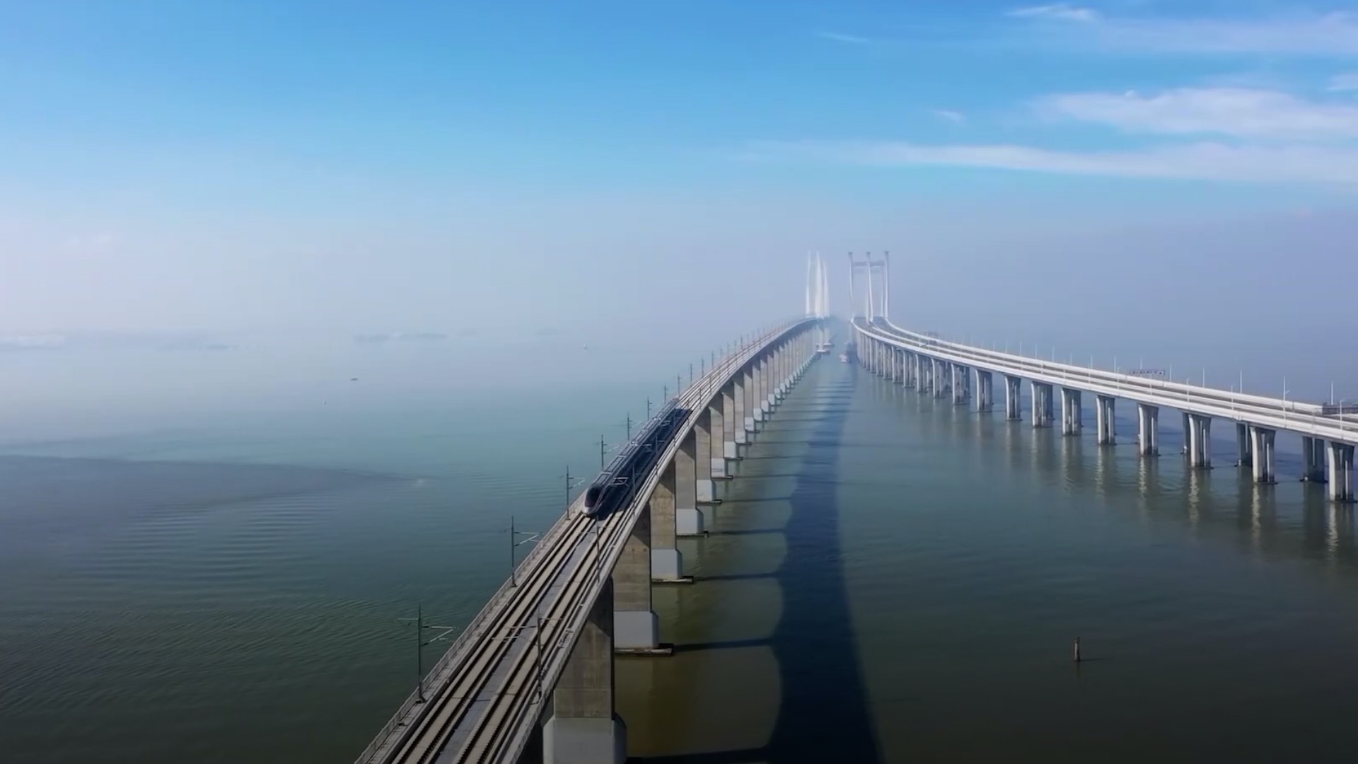راه‌اندازی اولین خط ریلی دریایی با سرعت مجاز 350 کیلومتر در ساعت در چینا