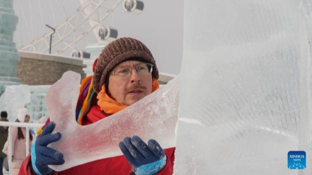 آغاز «سی و پنجمین مسابقه بین‌المللی مجسمه‌های یخی هاربین» از دریچه دوربینا