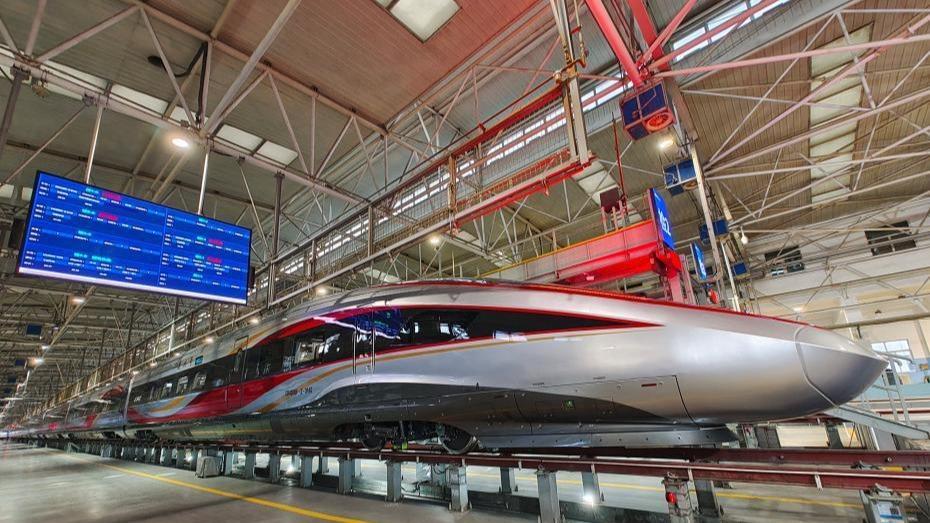 पहिलोपटक स्मार्ट फूसिङ तीव्रगतिको रेल उत्तरपश्चिम चीनमा