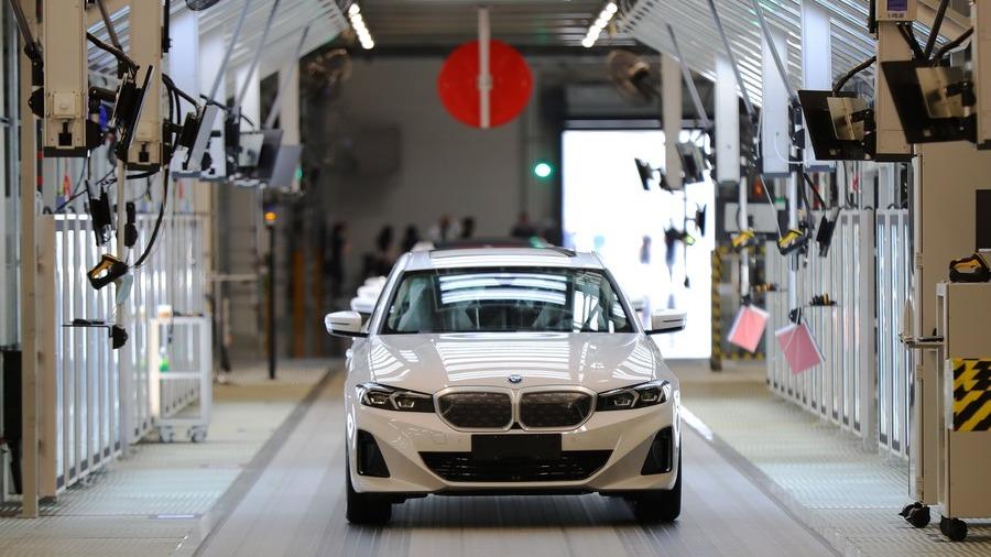گزارش BMW از رشد چشمگیر فروش خودروهای برقی در چینا