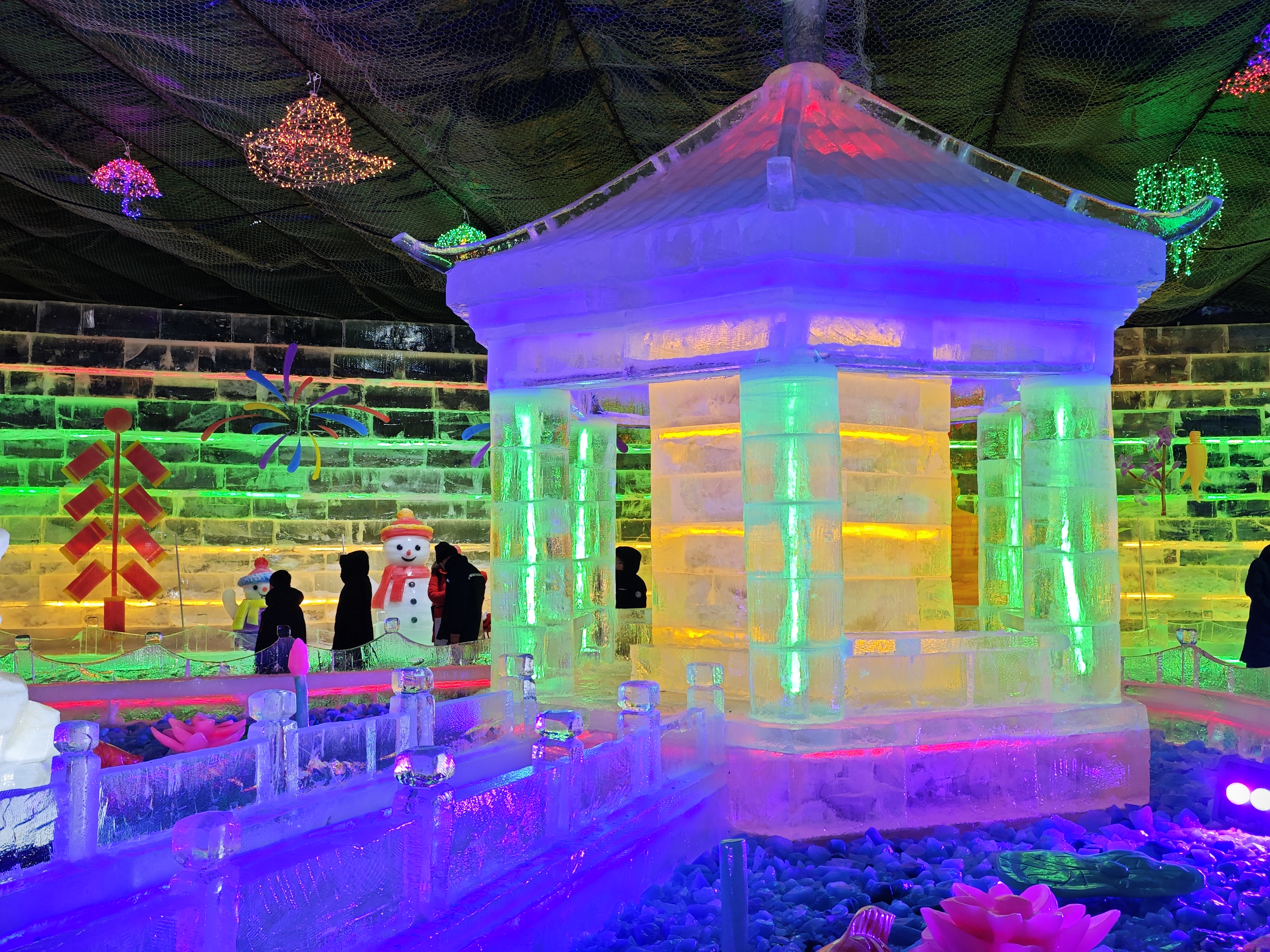 افتتاحیه سی و هشتمین جشنواره فانوس‌های یخی «لونگ چینگ شیا»ا