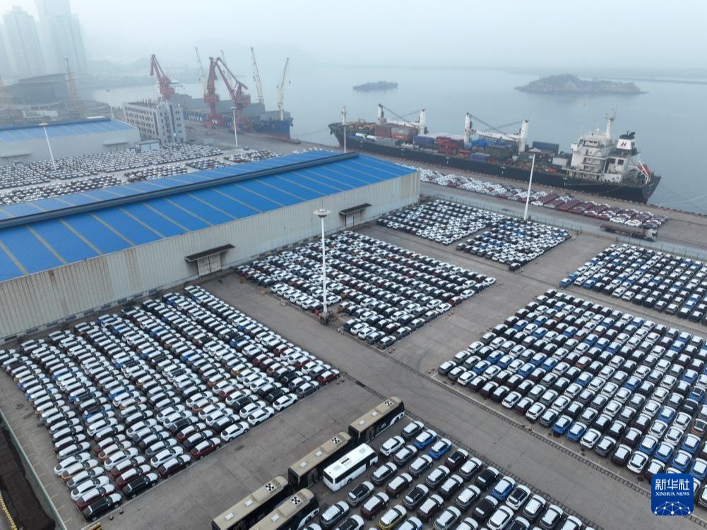Pelabuhan Lianyungang Sibuk Kendali Eksport Auto