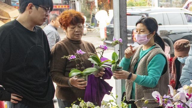 Guangzhou: Ana sayar da furanni domin maraba da sabuwar shekarar gargajiyar kasar Sin