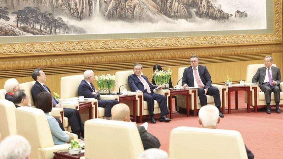 حضور نخست وزیر چین در نشست عید بهار با کارشناسان خارجیا