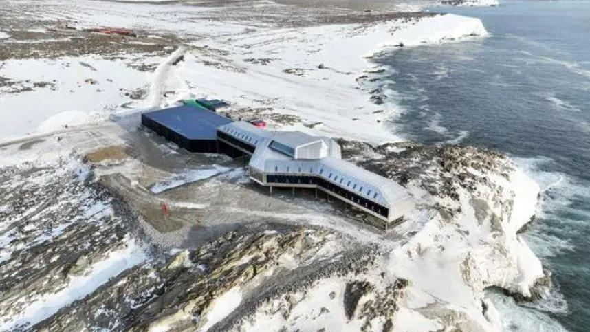 پیام تبریک شی جین پینگ به مناسبت تکمیل و بهره برداری از ایستگاه «چین‌لینگ» چین در قطب جنوبا
