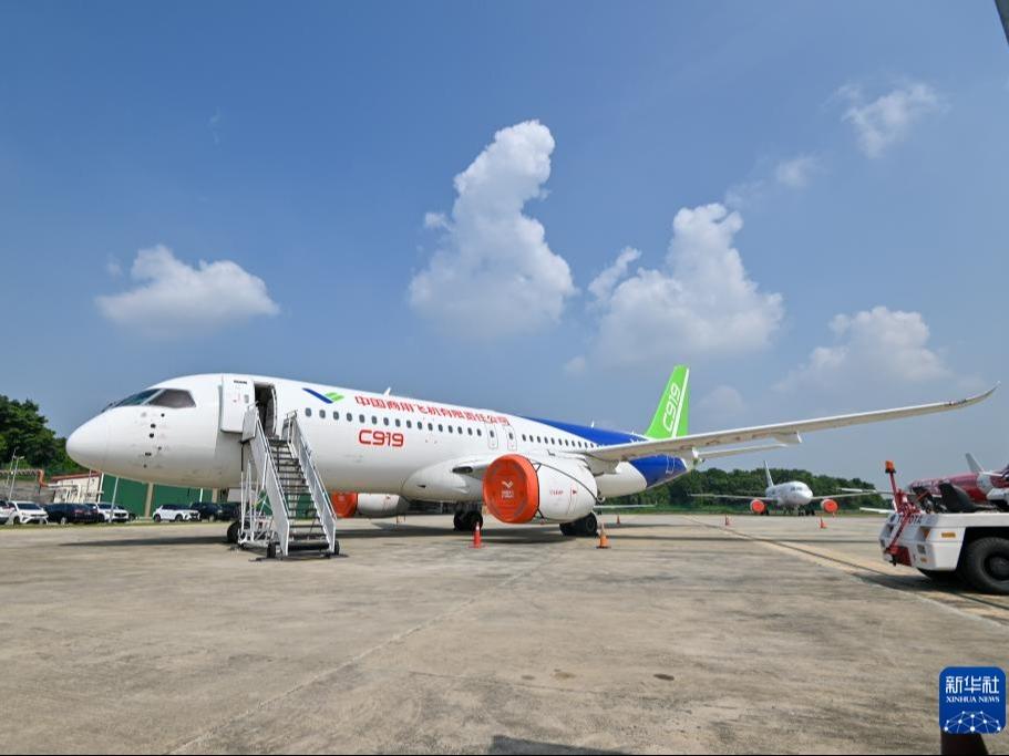 Pesawat Buatan China ARJ21 dan C919 Buat Debut di Malaysia