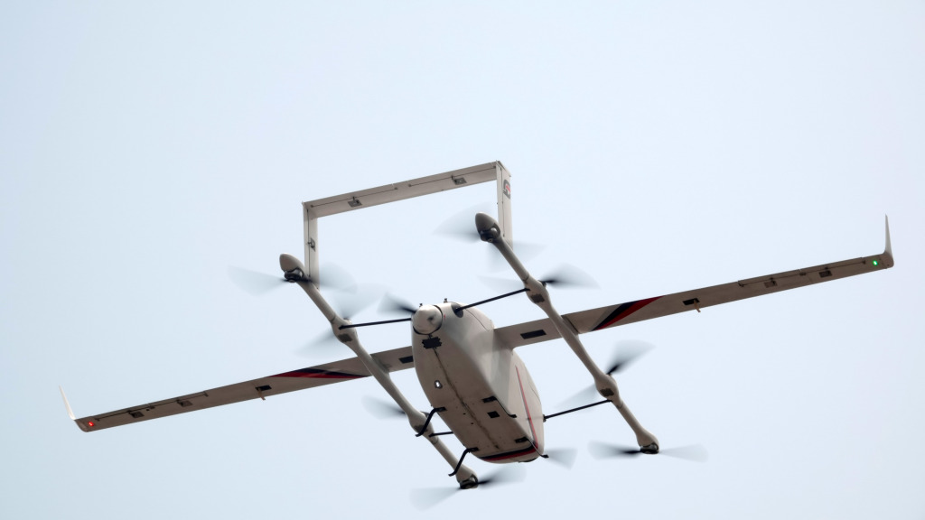 Pierwsza trasa dla dronów przewożących przesyłki kurierskie w południowych Chinach