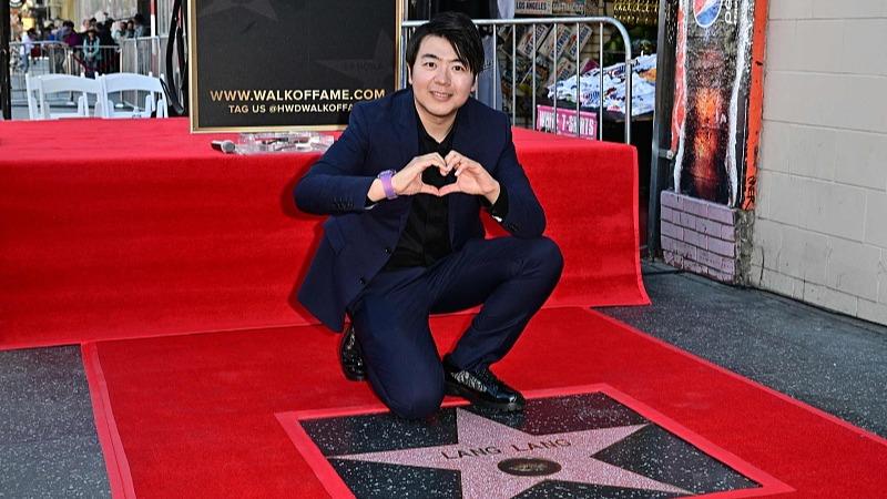 ویدئو| پیانیست مشهور چینی در «پیاده روی مشاهیر هالیوود» ستاره گرفتا