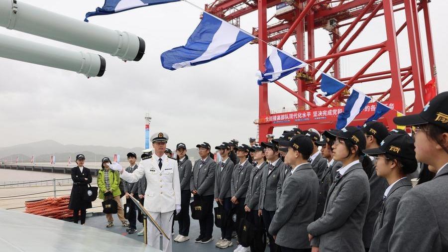 برنامه ویژه نیروی دریایی چین به مناسبت سالگرد تأسیس آنا