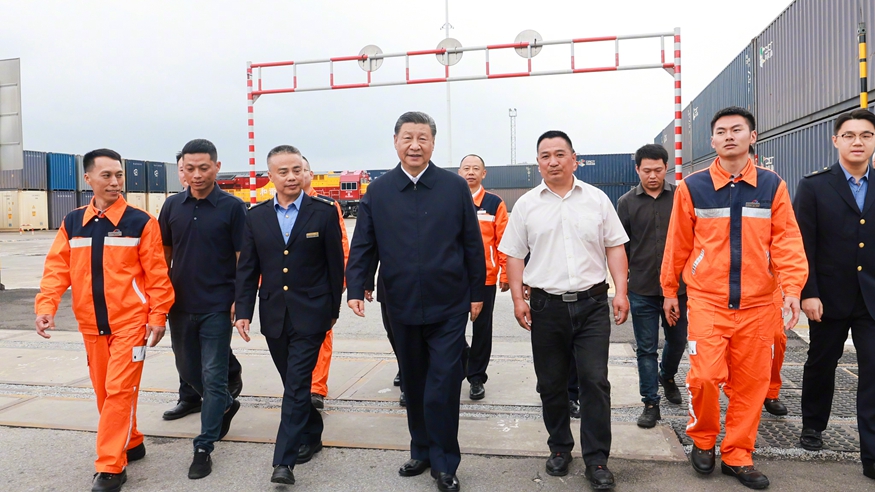 Xi Jinping przeprowadził inspekcję w Chongqingu