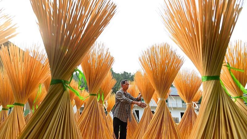 Hrabstwo Wanzai w prowincji Jiangxi bogaci się przetwarzając bambus