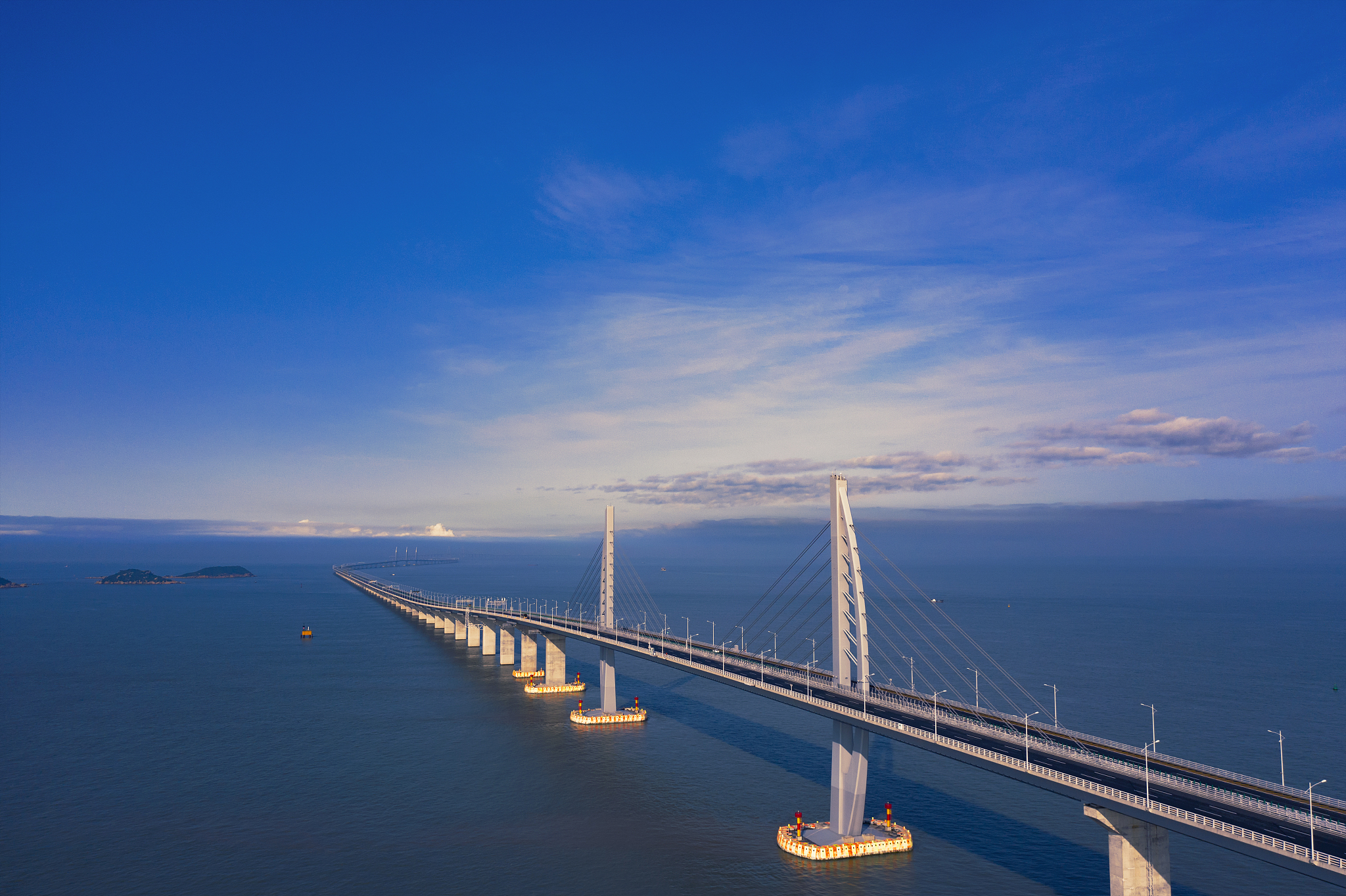Grenzüberschreitender Verkehr auf der Hongkong-Zhuhai-Macau-Brücke übersteigt zehn Millionen Fahrzeuge